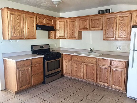 3rd image of 2530 S Barbara Ave