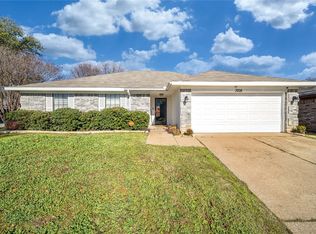 3208 Country Creek Ln, Fort Worth, TX 76123