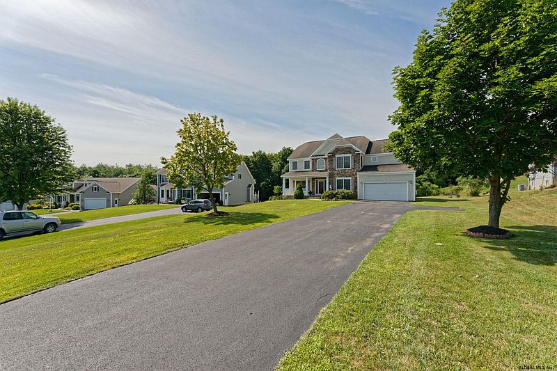 3rd image of 15 Addison Way