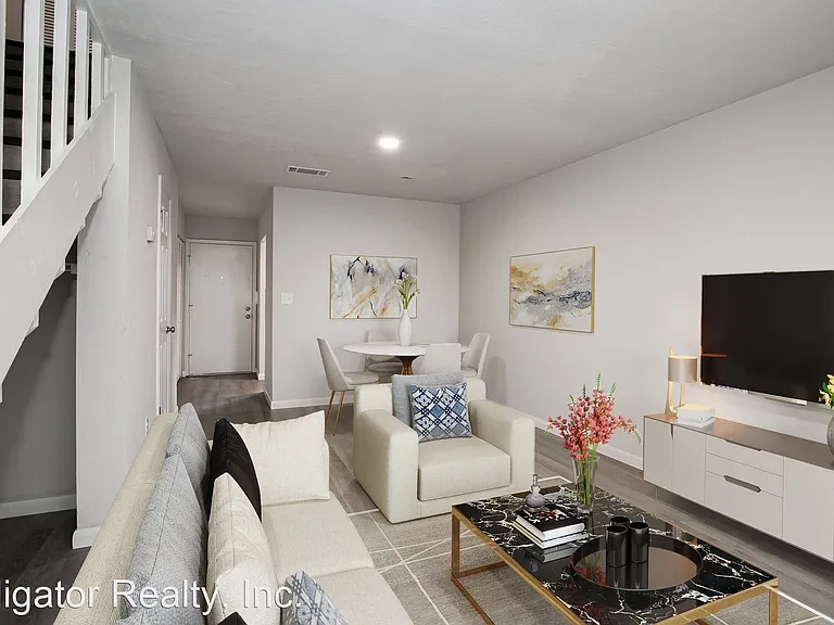 4251 SW 21st Pl — Photo 2