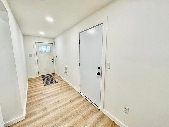5th image of 662 Baker Rd