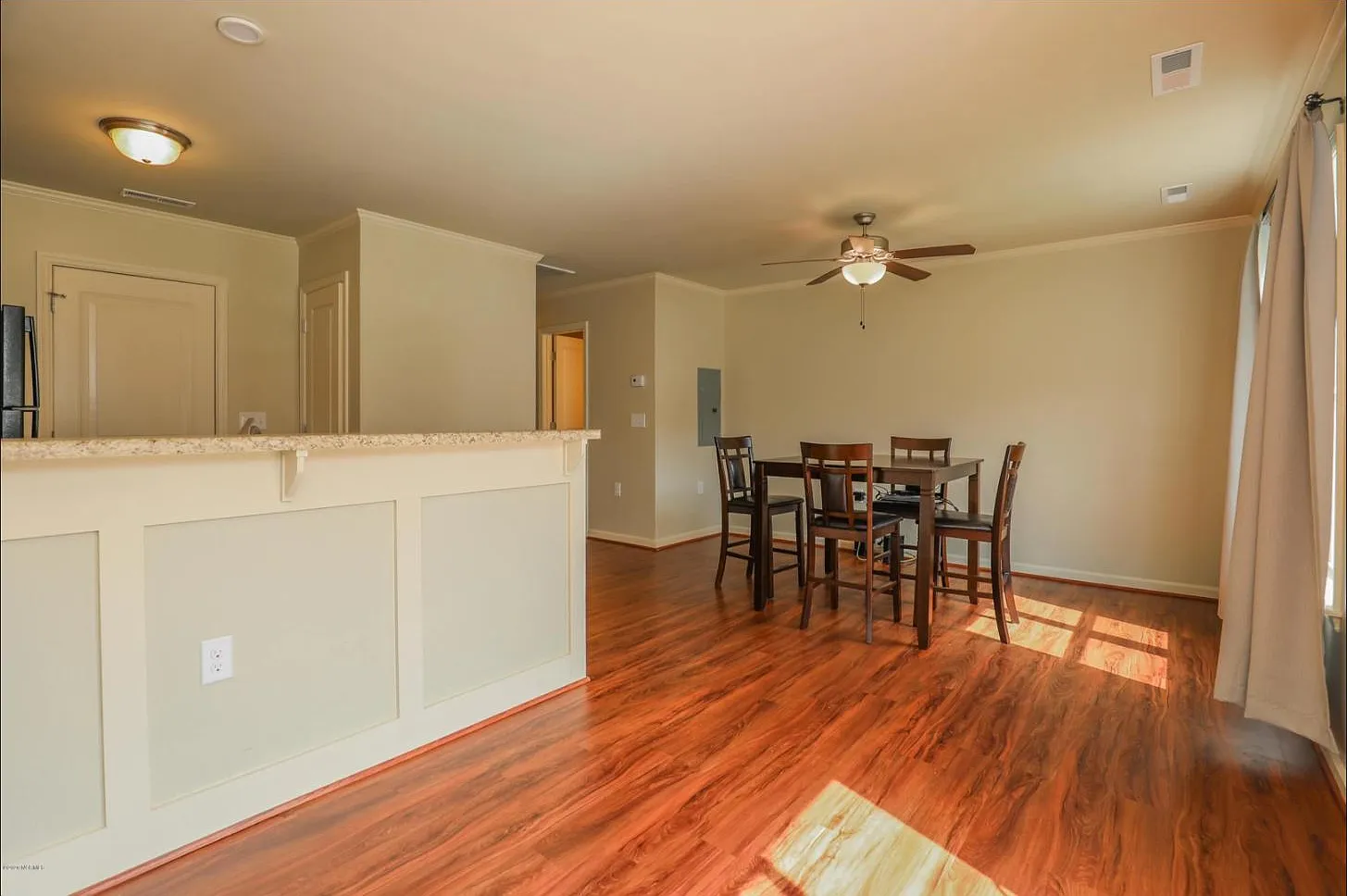 2 bed, 2.5 bath, 1264 sqft, $1,600 — Photo 3