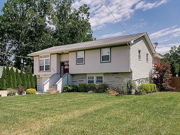 2nd image of 2533 Bartholomew Dr