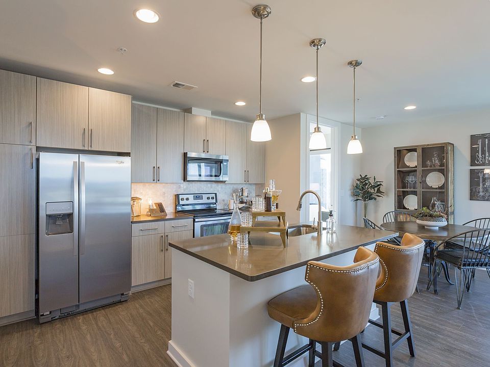 1st image of 818 19th Ave S #1017