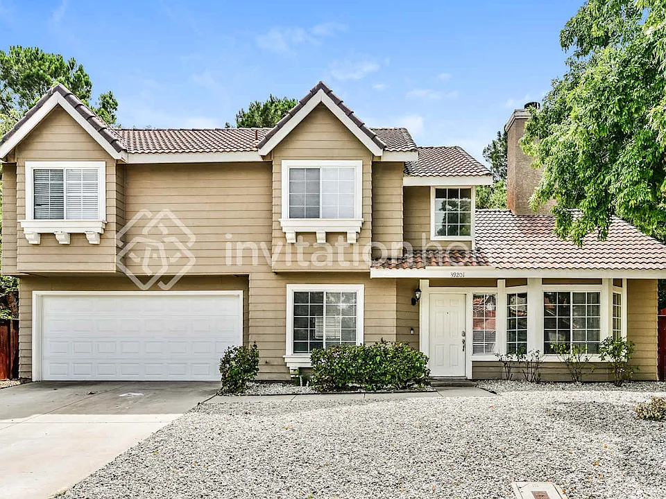39201 Chalfont Ln