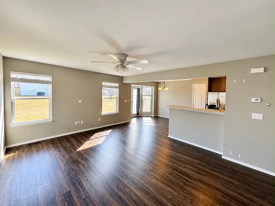 8 W Homefield Point Ct
