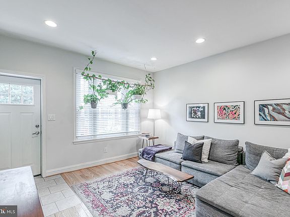 3rd image of 1034 Cantrell St