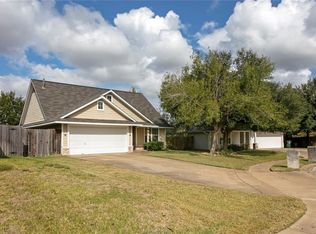 2704 Darwood Ct, Bryan, TX 77807