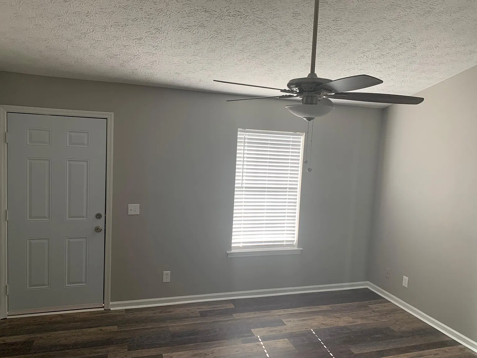 3 bed, 1233 sqft, $2,050 — Photo 3