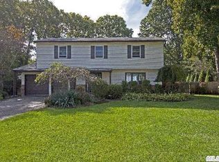 301 Bow Dr, Hauppauge, NY 11788