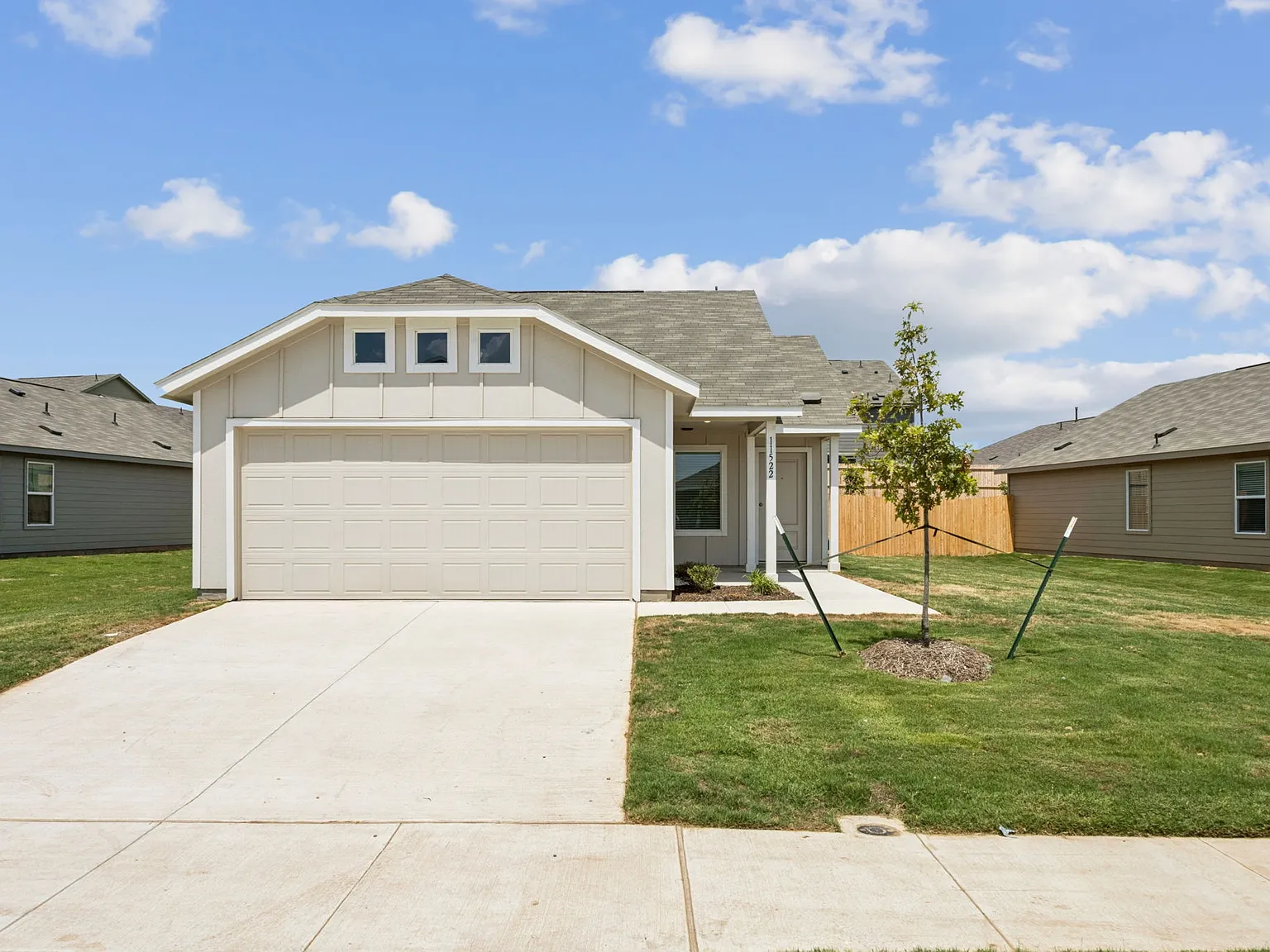 3 bed, 1402 sqft, $2,000 — Photo 1