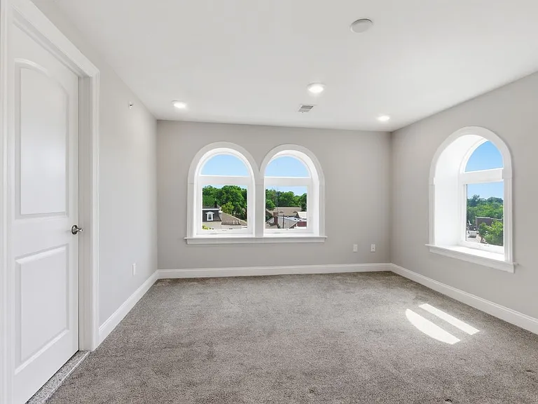 18 N Union Ave #5 — Photo 16