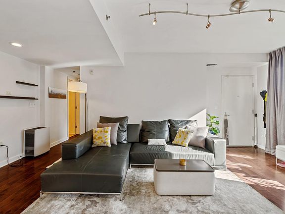 4th image of 255 Berry St APT 115