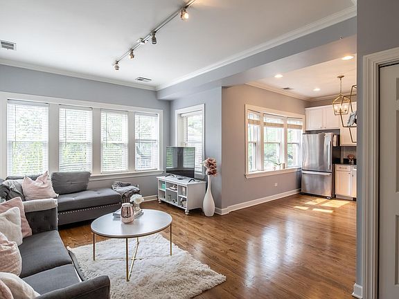 4th image of 4045 N Southport Ave #2