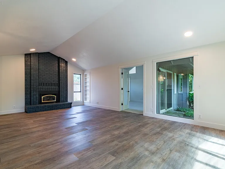 2095 Norwood St — Photo 18
