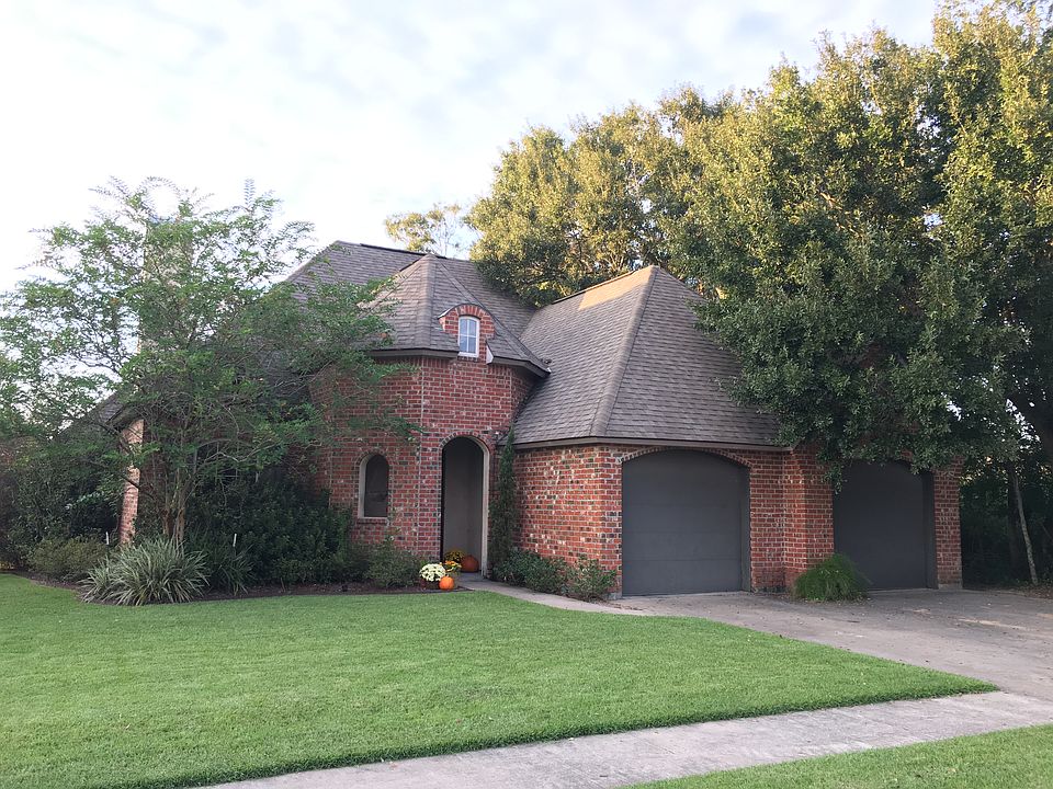 Welcome to 303 Lockhart Dr.!