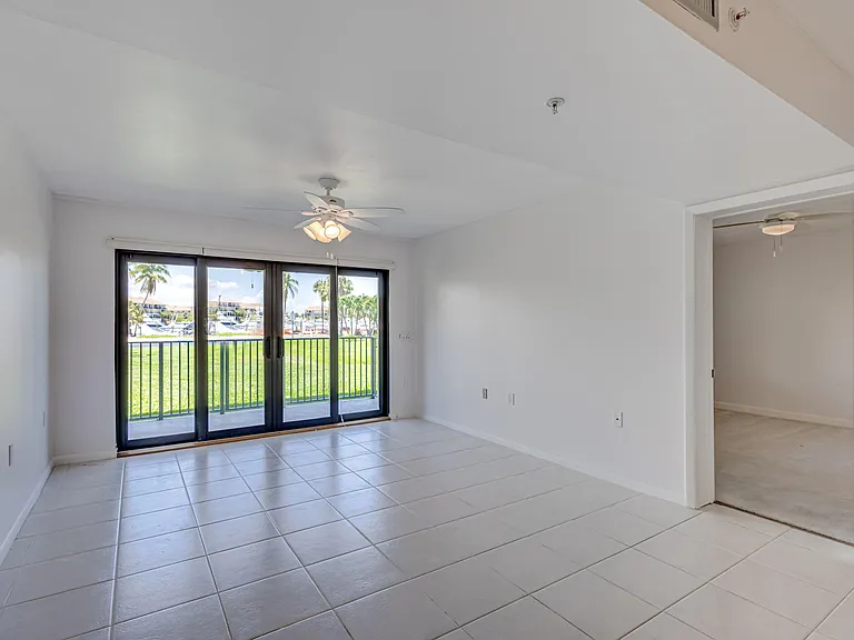 901 Seafarer Cir #104 — Photo 7