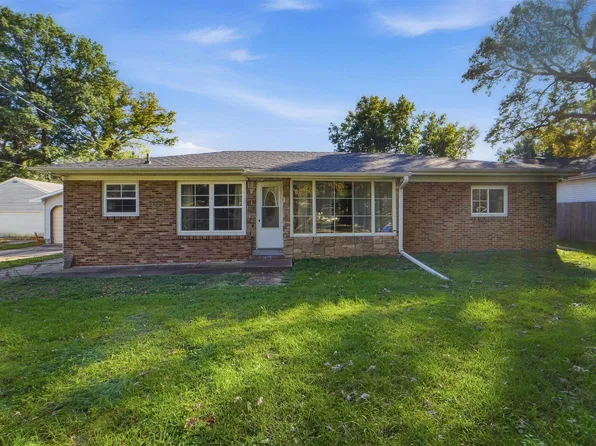 2620 Arnold Rd, Des Moines, IA 50310