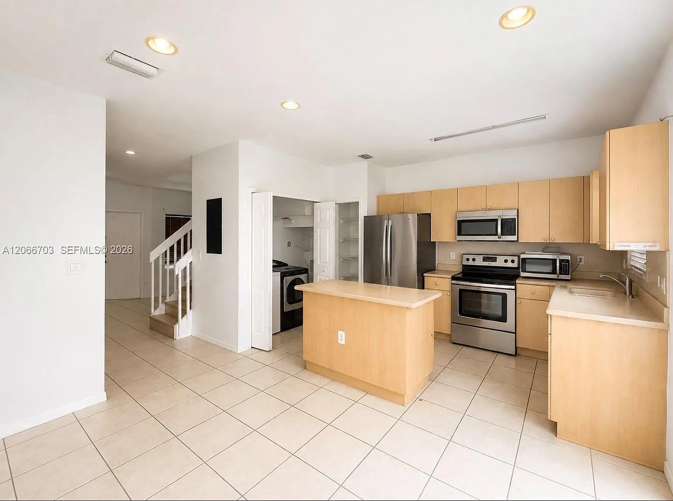 Venetia Grove — Photo 1