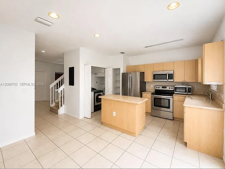 3007 SE 17th Ave #3007 — Photo 1