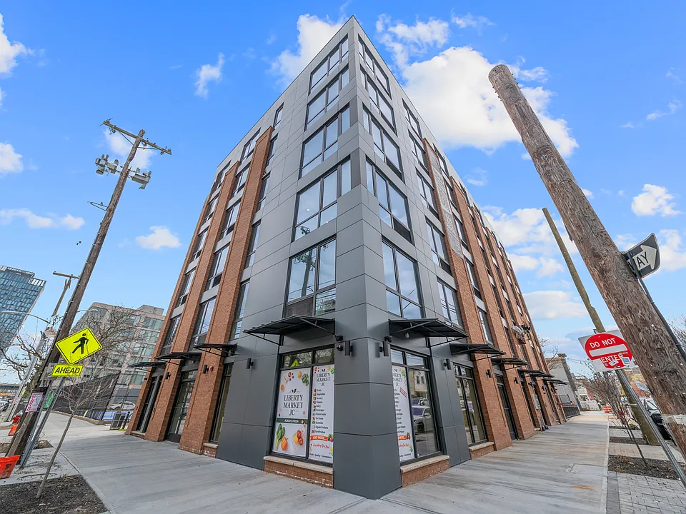 3372 Johnston Ave #307