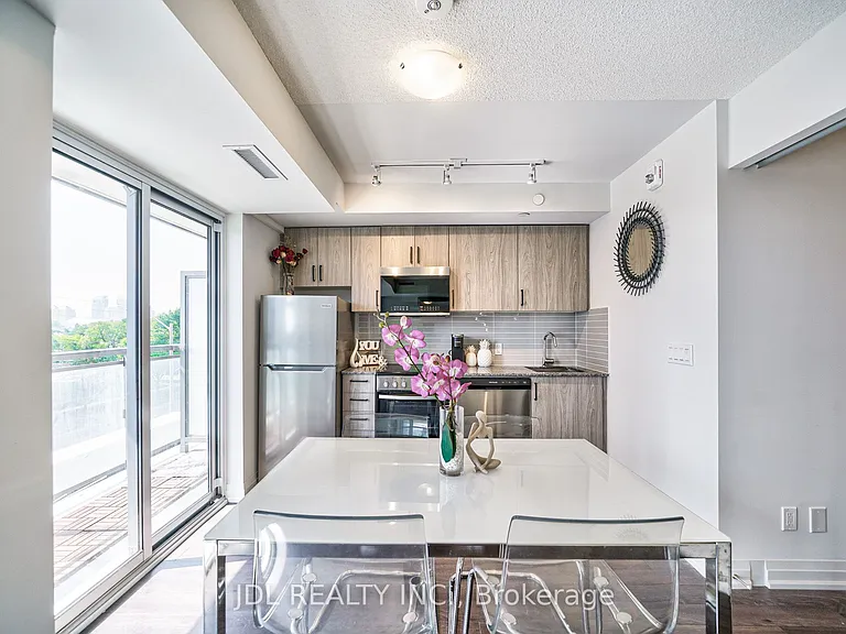 20 Meadowglen Pl #334 — Photo 17