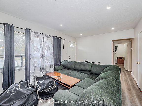 5th image of 112 Victoria Rd N