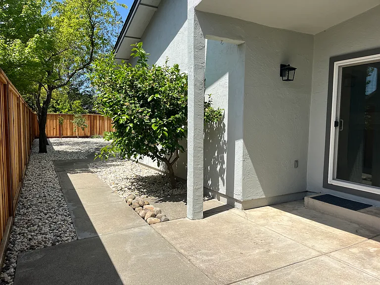 760 Bowen Ct — Photo 26