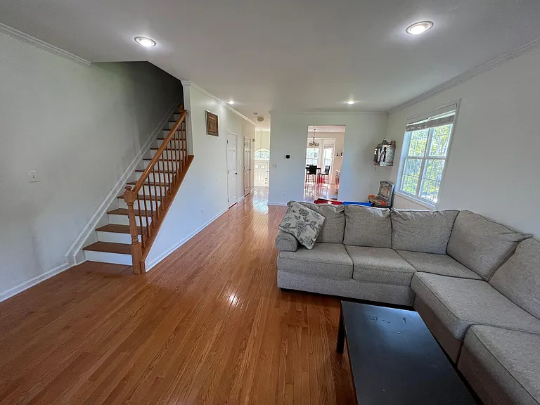 555 Coventry Dr — Photo 19