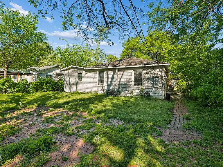 2821 S Hills Ave — Photo 25