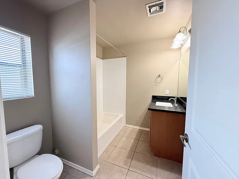 4035 N 28th St — Photo 14