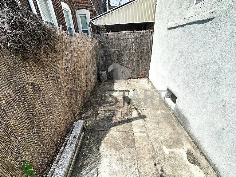 2406 E Allegheny Ave — Photo 21