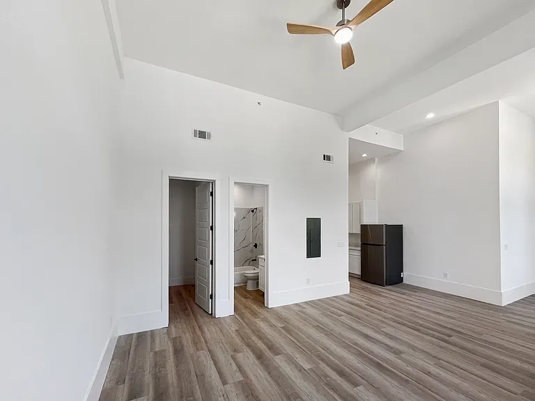 Holy Cross Apartments — Photo 23