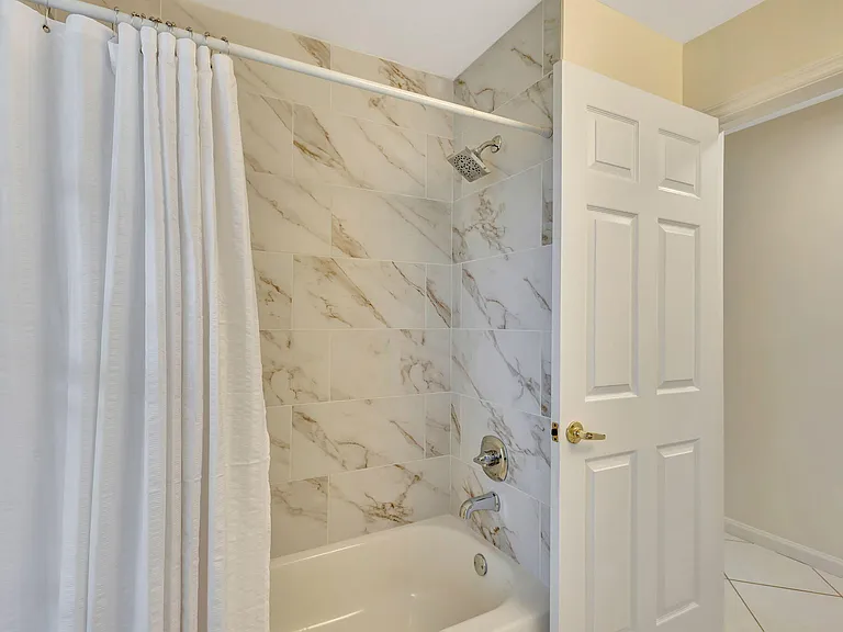 13796 Yarmouth Dr — Photo 7