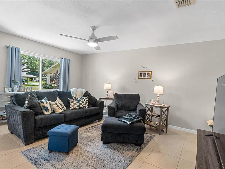 1906 Canterbury Ln #26 — Photo 4