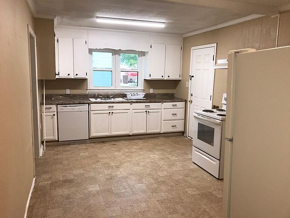 5th image of 408 Rosewood Dr