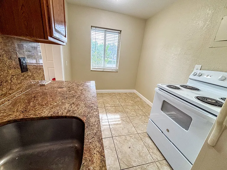 1800 NE 24th Ave #2 — Photo 5