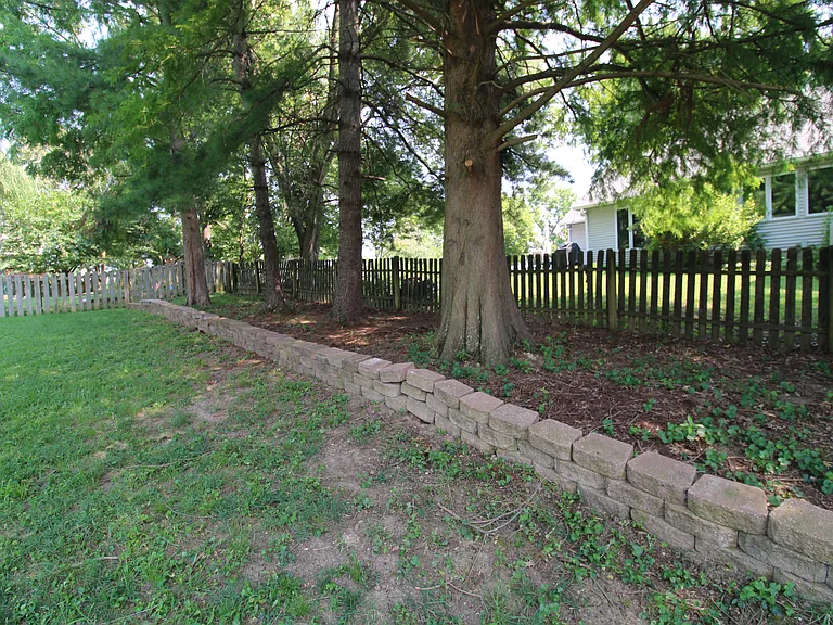 912 Oakwood Farms Ln — Photo 40