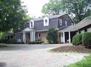 484 Bassett Rd, Bay Village, OH 44140