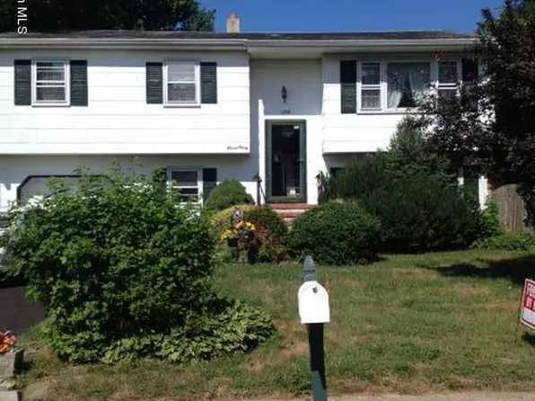 1190 Manor Dr, Lakewood, NJ 08701