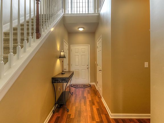 4th image of 4033 Sweetspire Dr