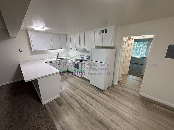 5th image of 310 1st St APT 17