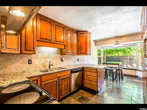 5th image of 1225 E Elgin Ave #A