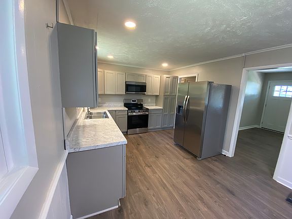 5th image of 141 Lakeshore Dr