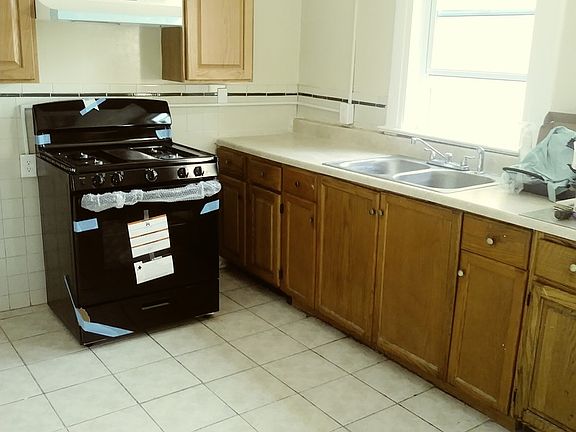 3rd image of 47 Chelsea Ave #1