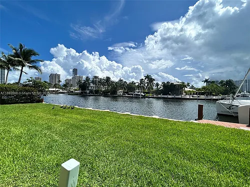 301 Golden Isles Dr Photo 1