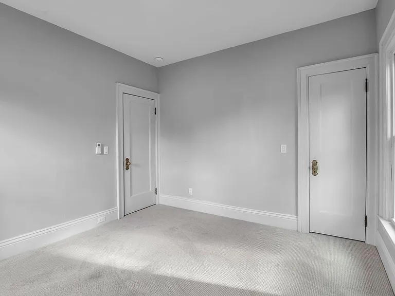 100 Richmond Ave #UPPER — Photo 33