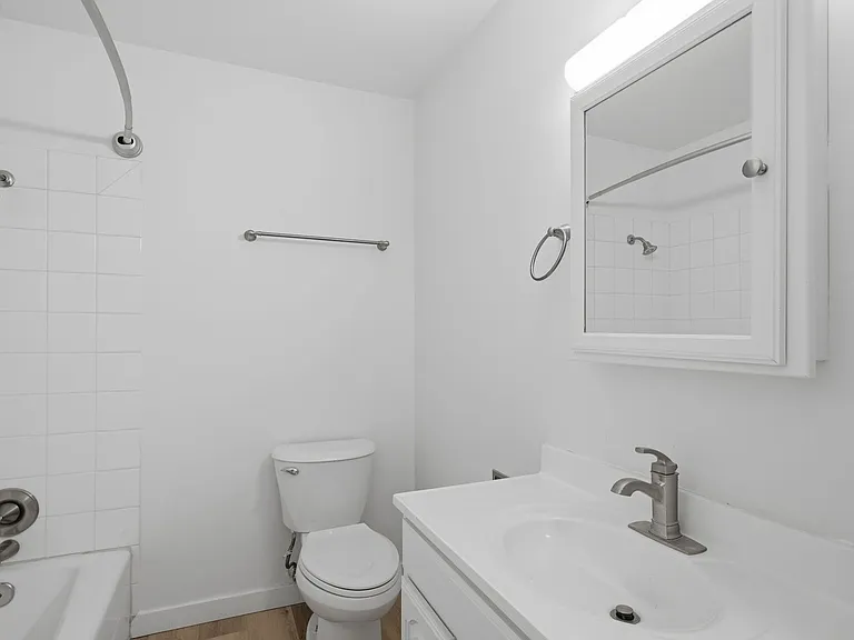 Loyal Heights Apartments — Photo 26