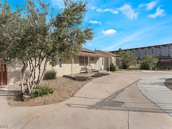 3rd image of 610 Encanto Dr