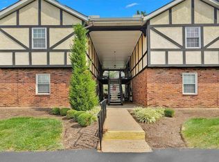 1070 Cedargate Dr, Saint Louis, MO 63122